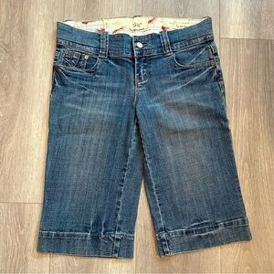 Shio. Low Rise Denim Bermuda. Size 27